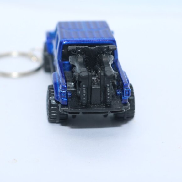 Hot Wheels 2020 blue Jeep Gladiator custom keychain - Picture 3 of 4